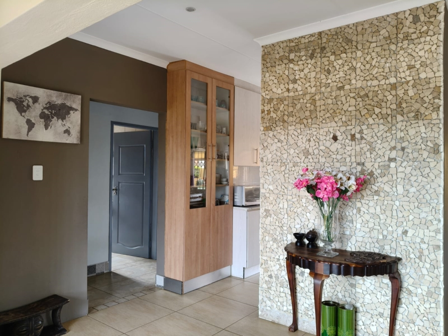 8 Bedroom Property for Sale in Monakato North West